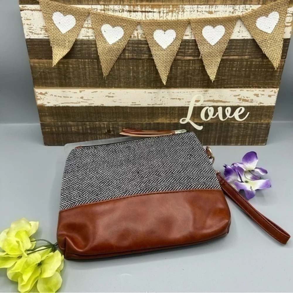 💋NWOT Funky Monkey herringbone wristlet wallet purse